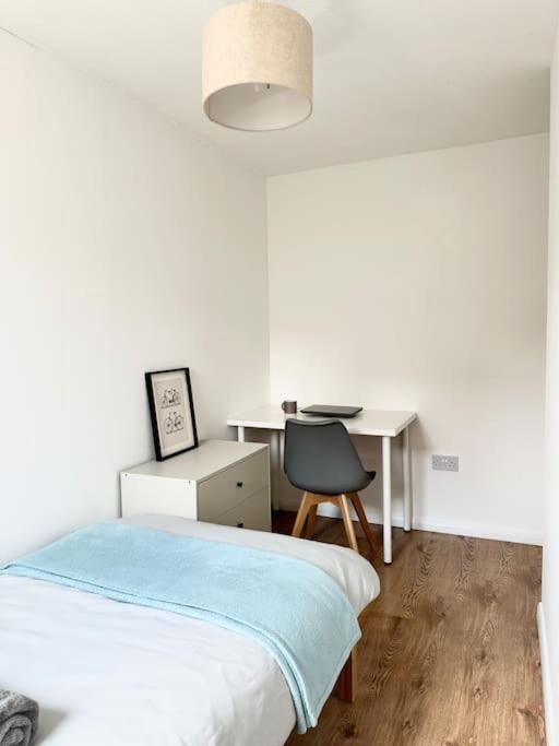 6 Guests House Old Trafford,Media City,City Centre, Free Parking Manchester Eksteriør bilde