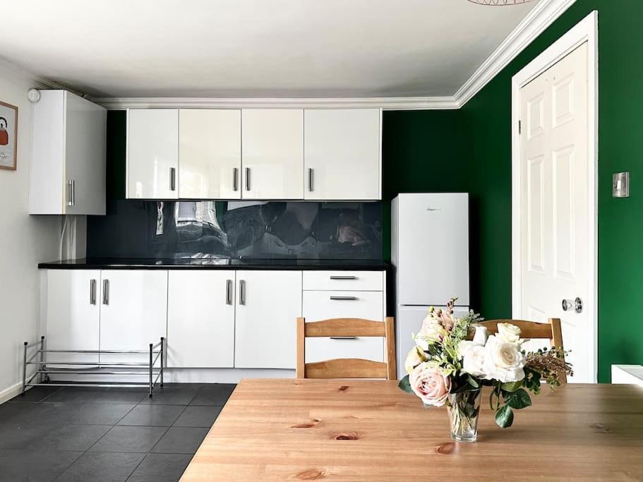 6 Guests House Old Trafford,Media City,City Centre, Free Parking Manchester Eksteriør bilde