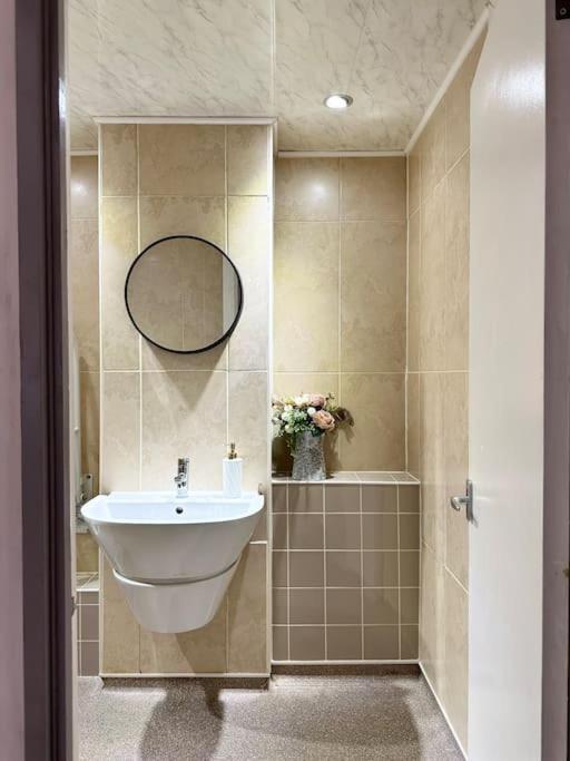 6 Guests House Old Trafford,Media City,City Centre, Free Parking Manchester Eksteriør bilde