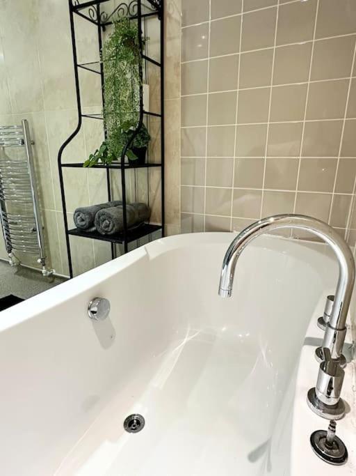 6 Guests House Old Trafford,Media City,City Centre, Free Parking Manchester Eksteriør bilde