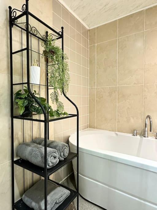 6 Guests House Old Trafford,Media City,City Centre, Free Parking Manchester Eksteriør bilde